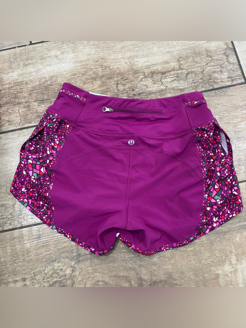 Lululemon purple shorts with pockets women’s Size 2